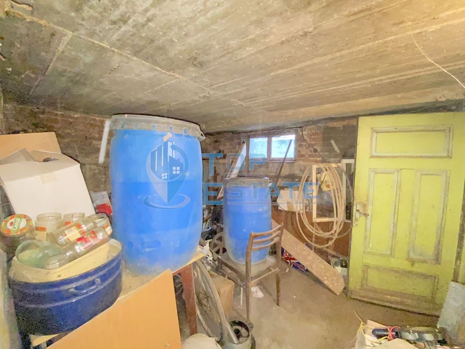 Масивна тухлена къща с гараж в гр. Горна Оряховица, област Велико Тър