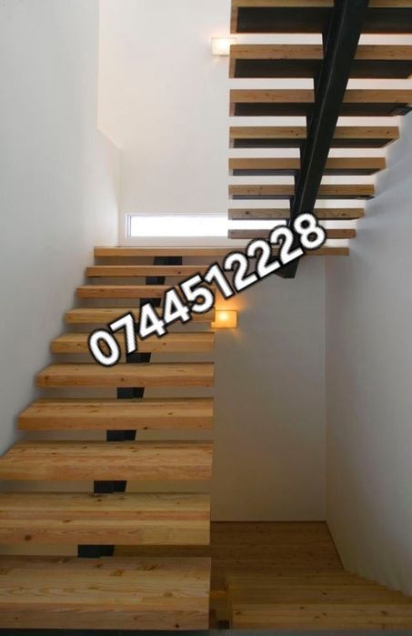 Scara metalica pe un vang