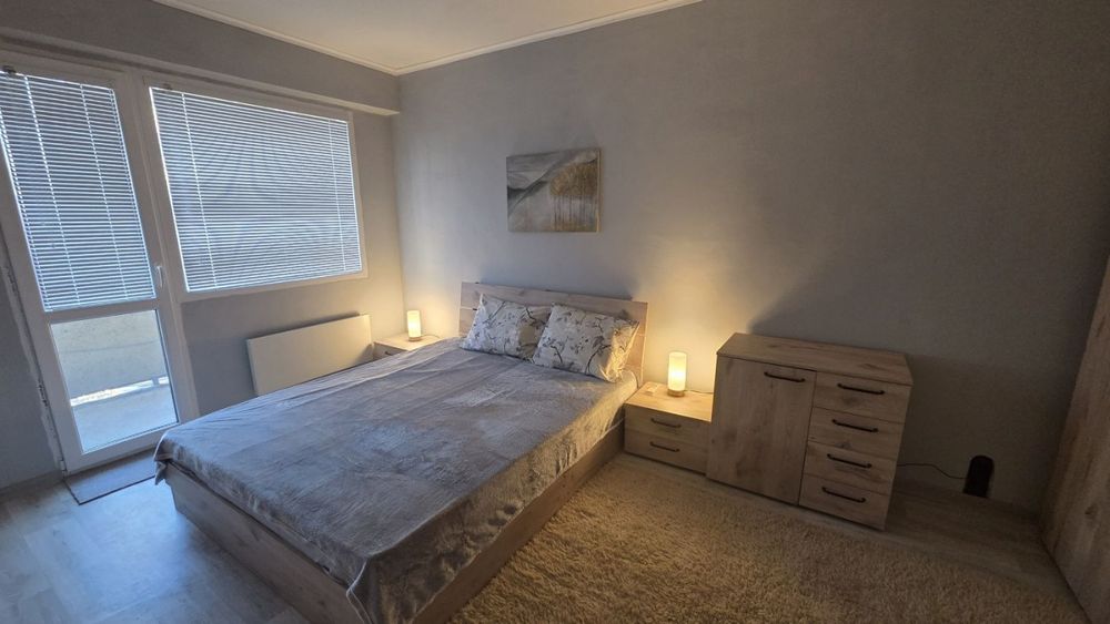 Дава се под наем Тристаен апартамент в Радомир - 90 кв.м за 398.82 € - Снимка #1