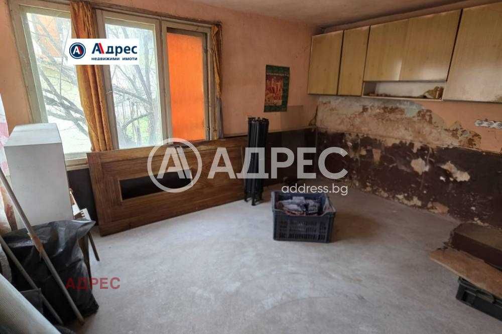 Къща близнак на два етажа, разположена в спокоен и тих квартал в град Видин