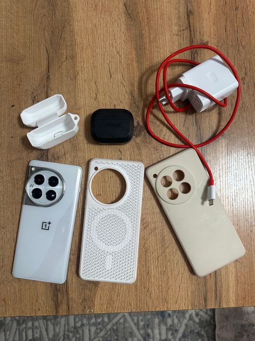One plus 12 white China version