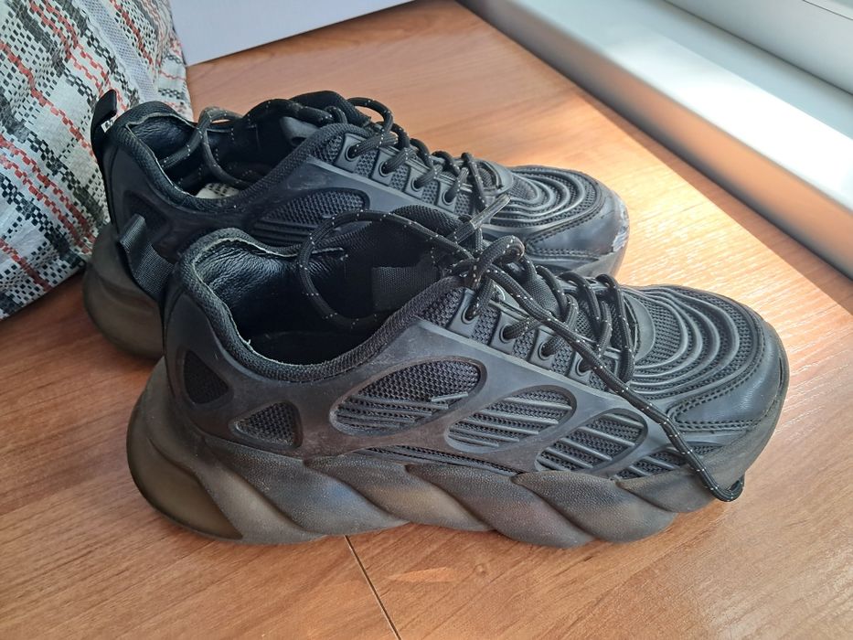 Продам кроссовки