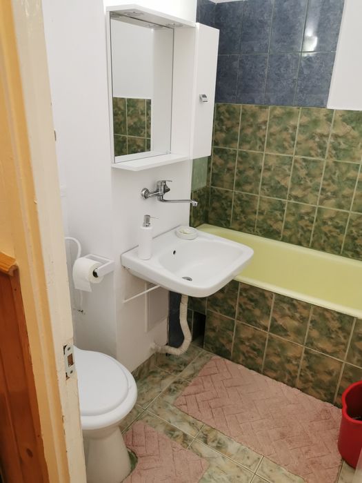 Închiriez garsoniera