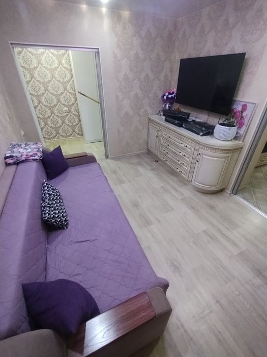 Продам 2 комнатную на льва Толстого