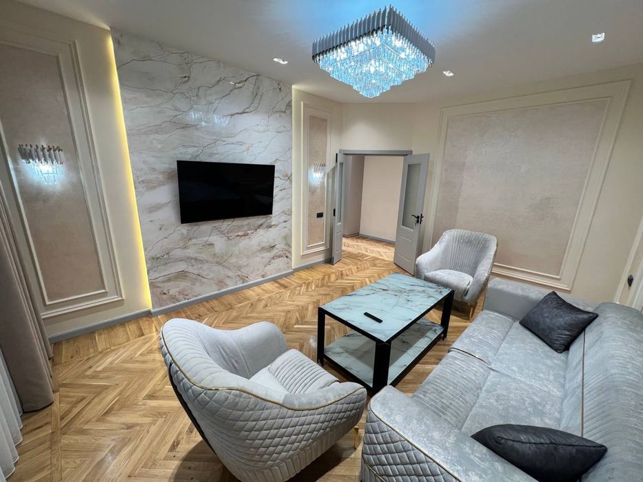 Сдам свою квартиру рядом с Цумом, в квартире всё Новое!!