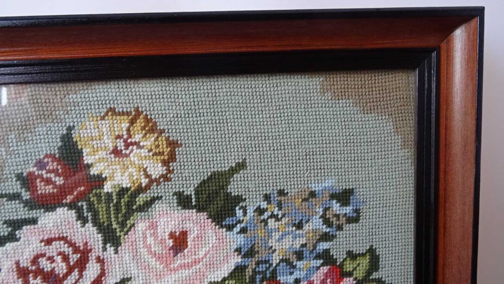 Гоблен- голям, натюрморт,  „Ваза с цветя “, едър бод, със стъкло