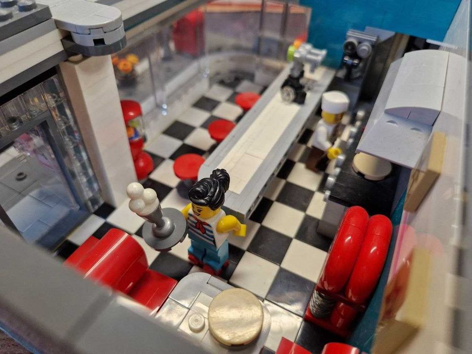 LEGO Creator Expert 10260 Downtown Diner (Оригинал)