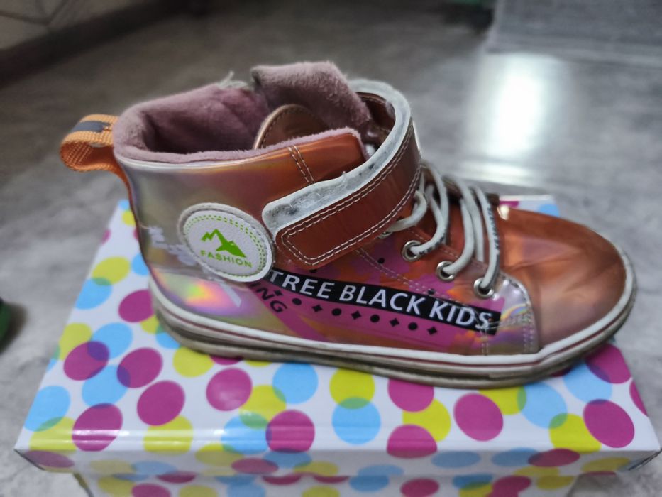 Продам осенние весение ботинки с начёсом.