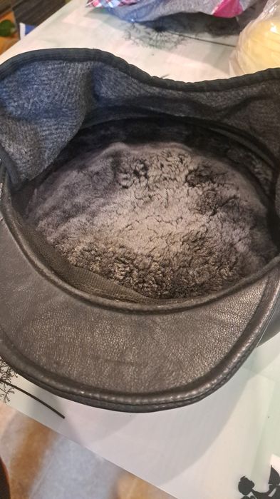 Зимний кожаный берет