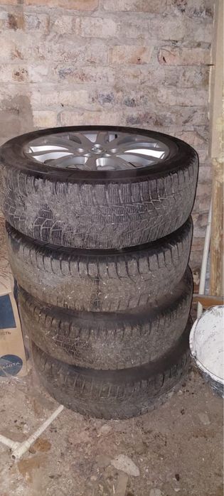 Продается зимняя шина.