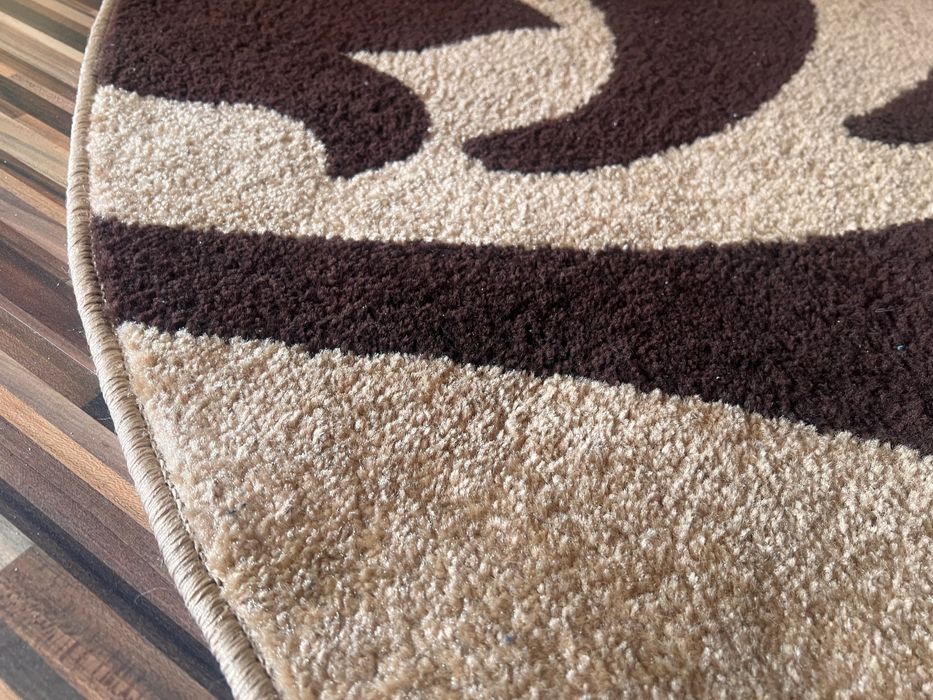 Covor oval maro și bej