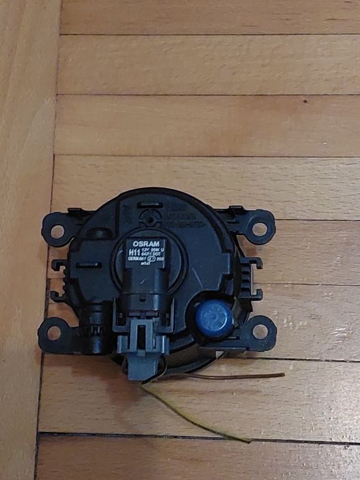 Halogen în bara fata renault
