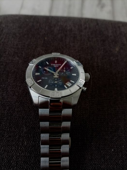 Продавам часовник TISSOT