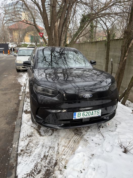 Inchiriez Ford Capri Nou