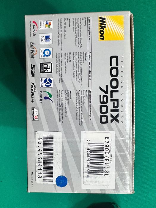 Nikon COOLPIX 7900