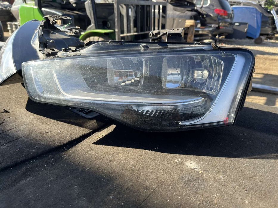 Фар фарове ляв десен за Audi A5 facelift 8t 2012г не са ксенон