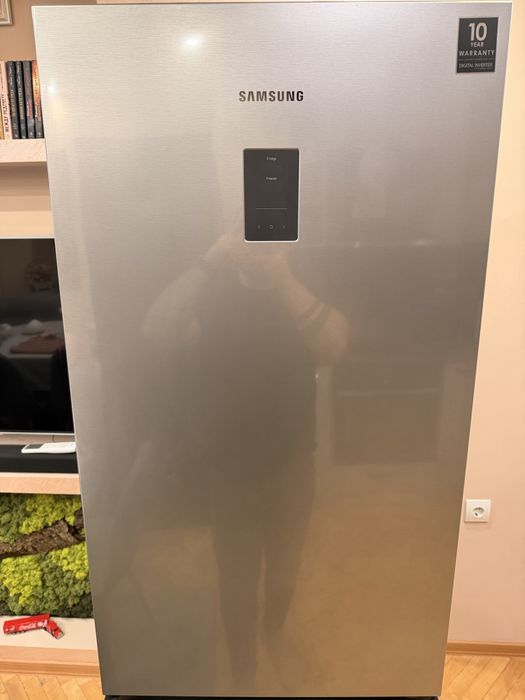 Samsung хладилник с фризер No Frost