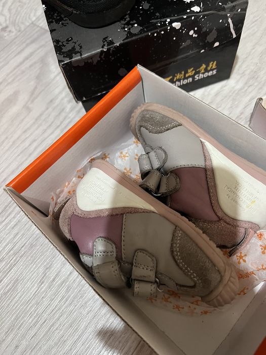 Кроссовки летние осенние