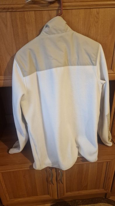 Vând geaca băieți.