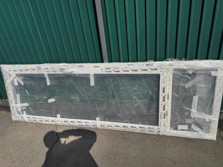 Пластиковая дверь и окно