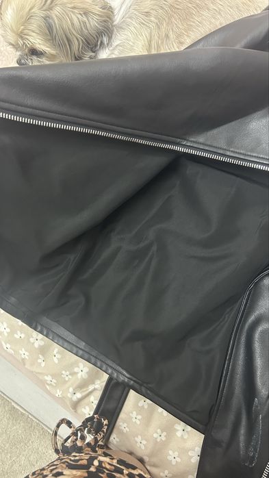 Geaca de piele neagra