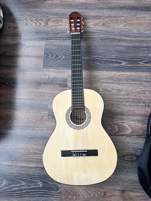 Vând chitară Flame