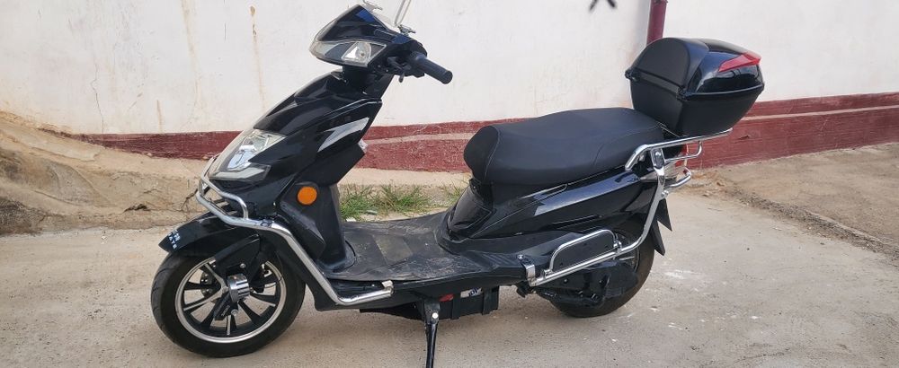 Скутер срочна сотилади