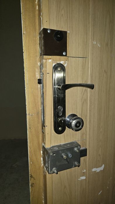 Продам металлические двери