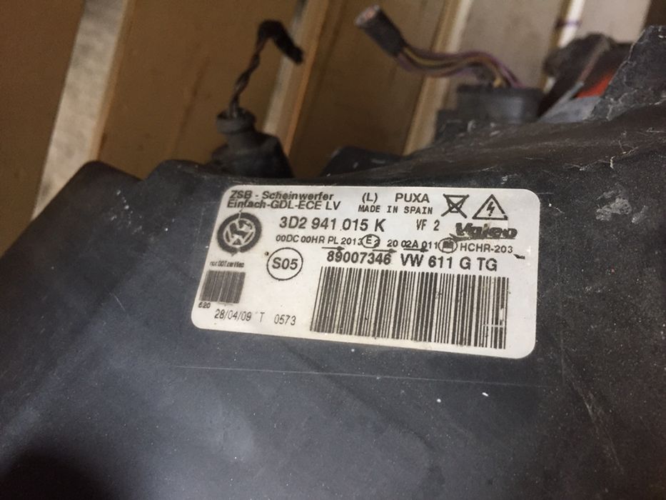 Far Xenon Vw Phaeton St pret 700 lei buc impecabil