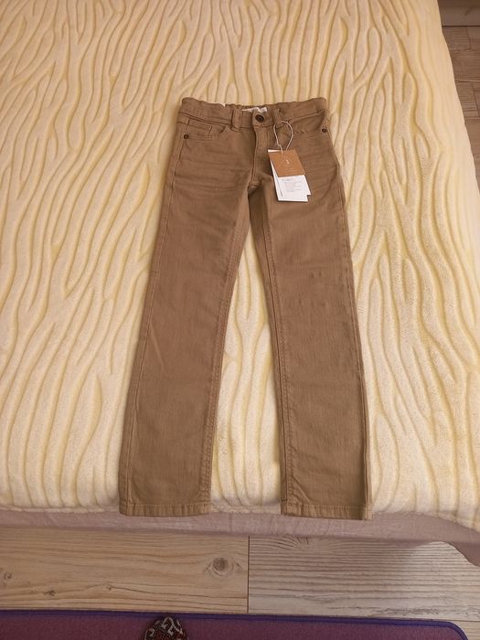 Чисто нови дънки Next размер 122 - цена 60лв. За двата чифта.