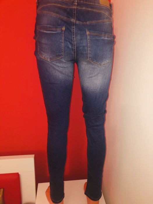Blugi Bershka noi