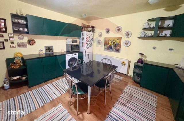 Casă / Vilă cu 6 camere de vânzare