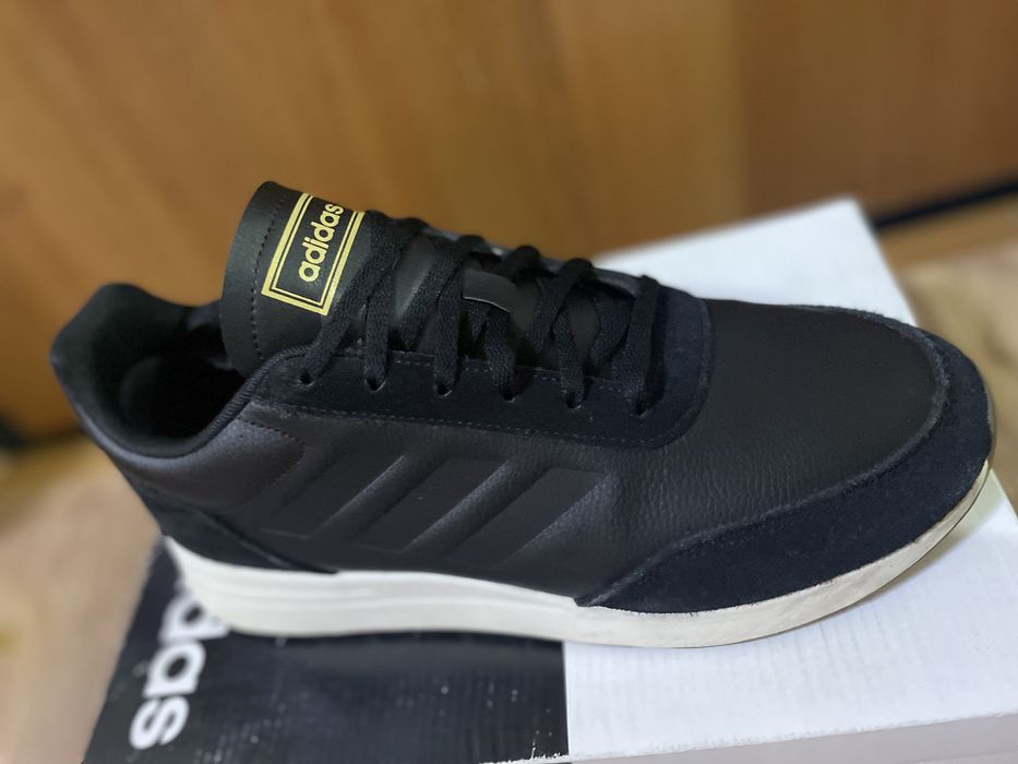 Кроссовки adidas! Срочно!