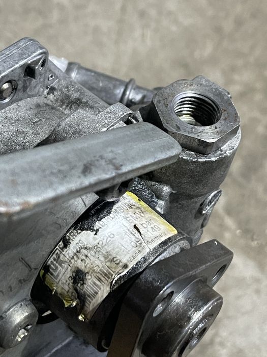 Гур насос на M54 BMW E39 БМВ Е39