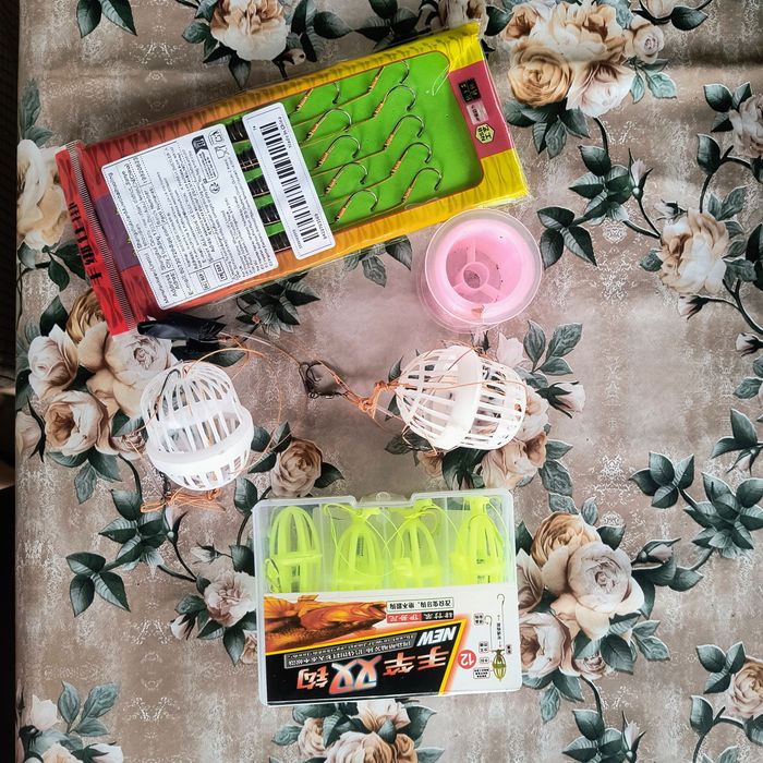 Vând undițe și accesorii