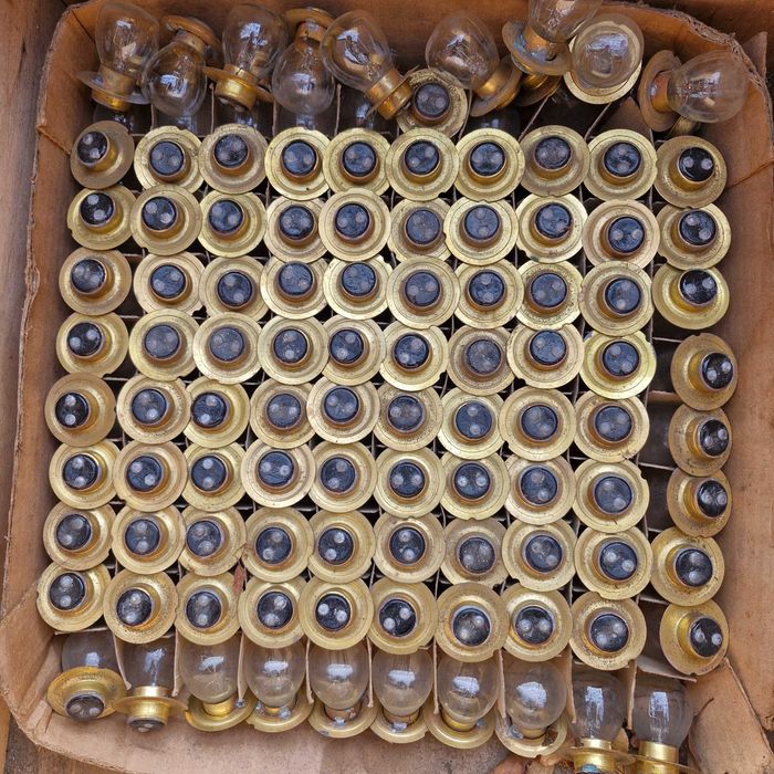 Лампочки разные. ДРИ2000-6