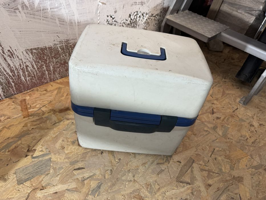 Хладилна кутия за автомобили с функция за отопление и охлаждане