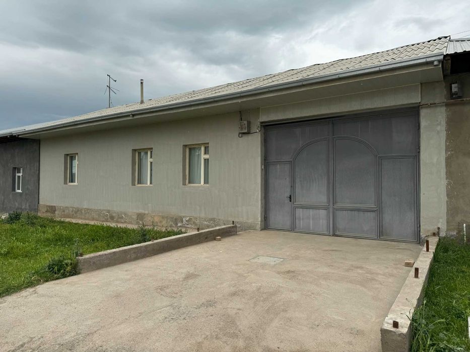 Nazarbek, Turkistonda uy sotiladi