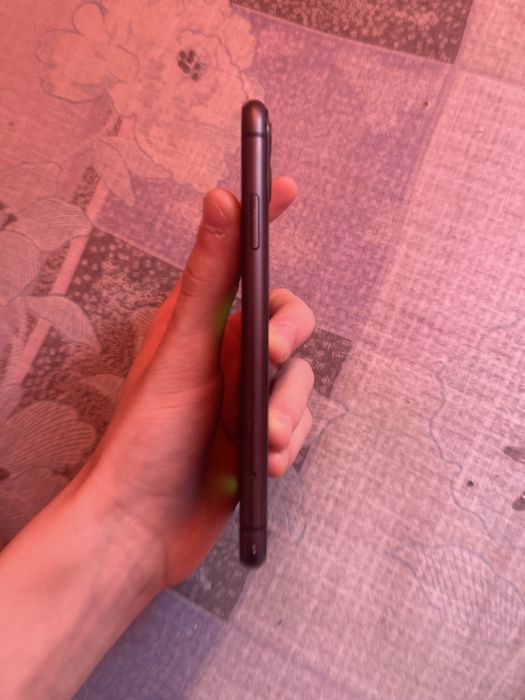 Продам айфон 11