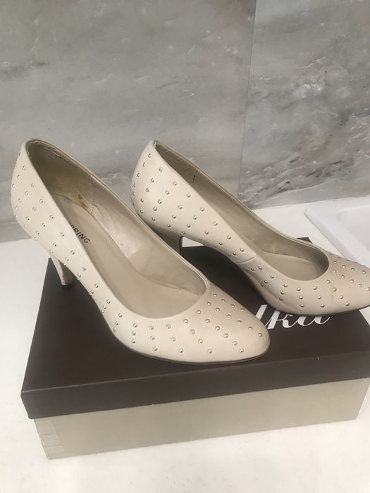 Продам красивые стильные туфли