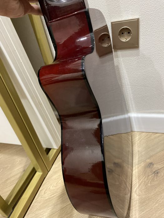 Акустическая гитара