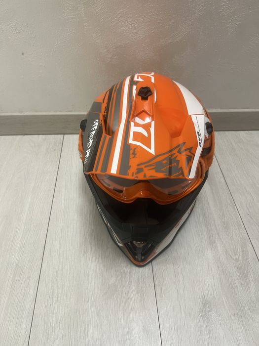 Продавам чисто нова каска wulf