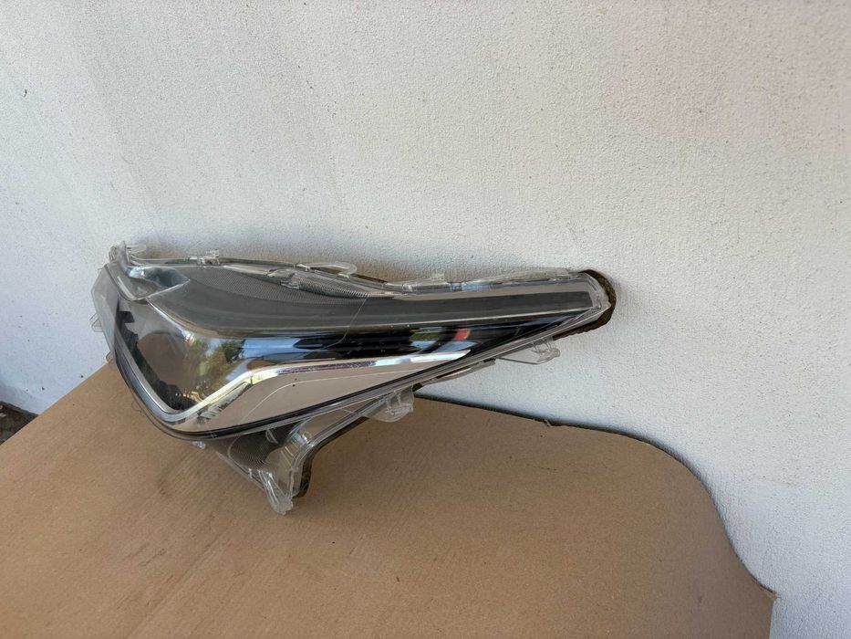 Sticla far stanga Toyota Corolla sedan dupa 2018