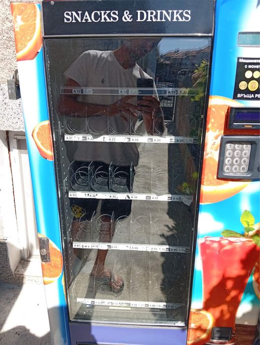 Вендинг машина 900€