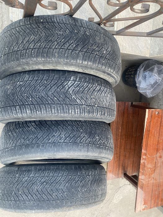 Срочно продам летние шины 235/60R18