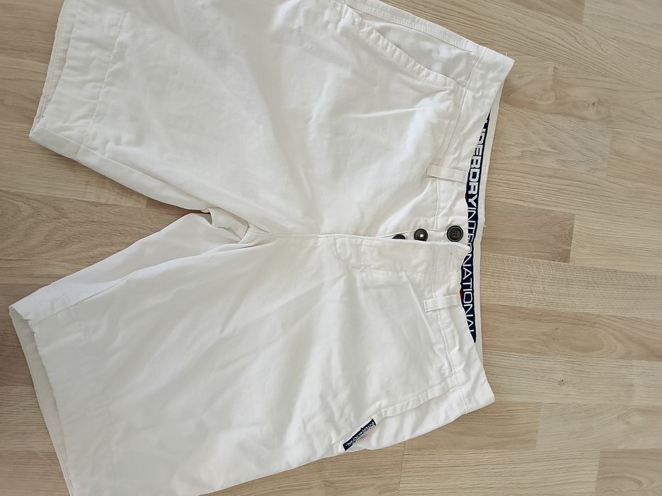 Pantaloni Superdry ca noi