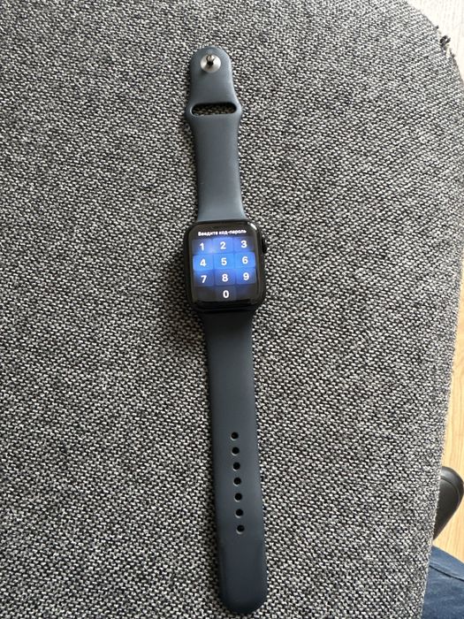 Продам apple watch se 2 поколения