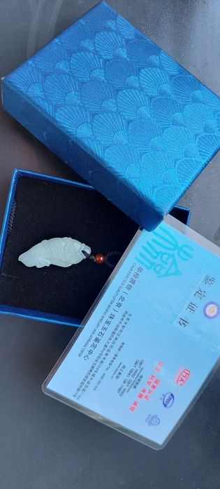 Сертифицированный натуральный нефрит высшего качества (класса А).