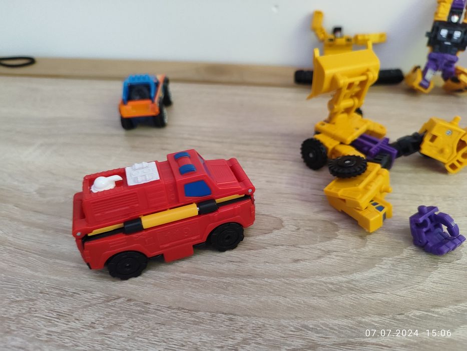 Roboței și mașinuțe transformabile