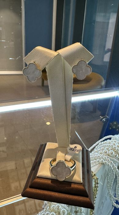 Продаю стильный комплекы:серьги + кольцо